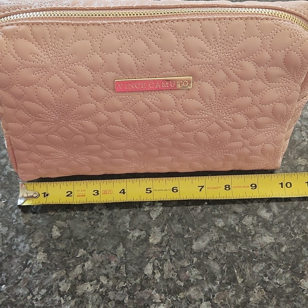 NWOT Vince Camuto Metallic Rose Make-Up Travel Bag Size 10 X 7 - Picture 7 of 9
